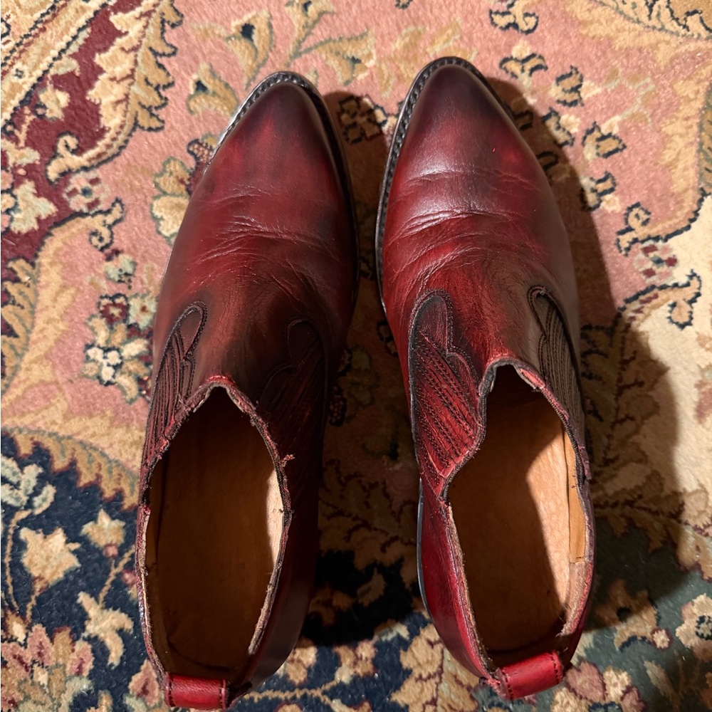 Like New Frye Women's Burgundy Ankle Boots